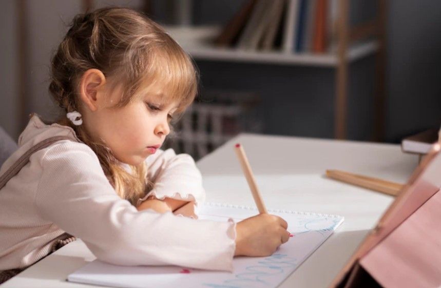 Cara Mengajarkan Anak Menulis Cerita Fantasi Kreatif