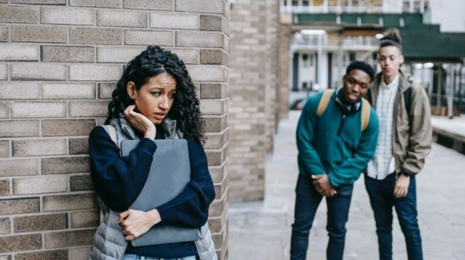 Tips Menghadapi Komentar Tetangga Soal Cara Mengasuh Anak